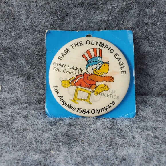 VTG 1984 Los Angeles Olympics Sam The Olympic Eagle Jumping Hurdle Pin Hologram - Picture 1 of 8